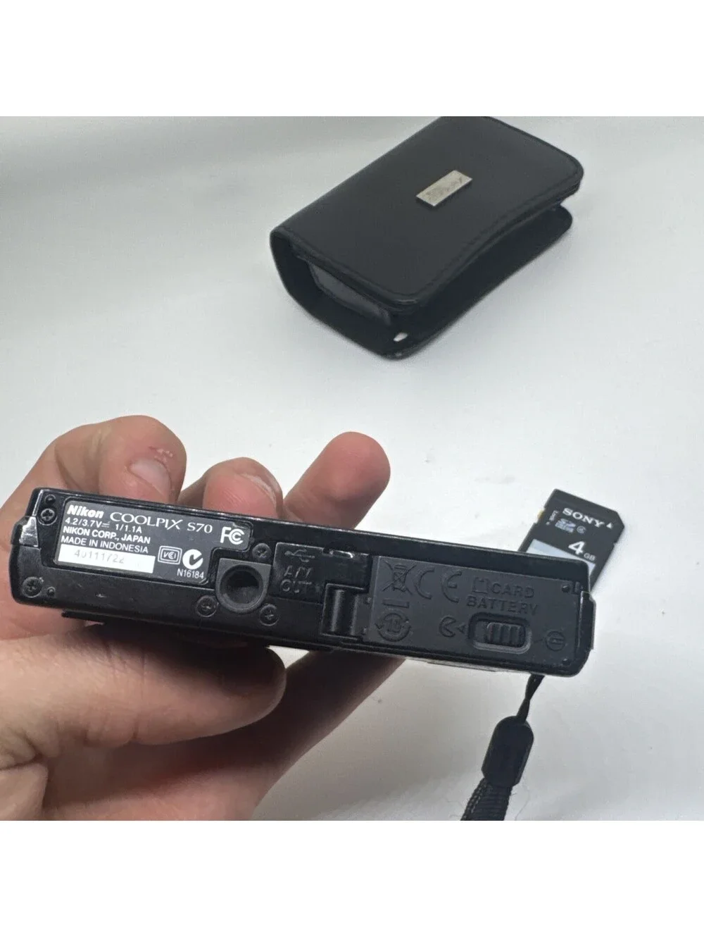 Nikon Coolpix S70  Compact Digital Camera Black W Battery SD Case TESTED WORKING
